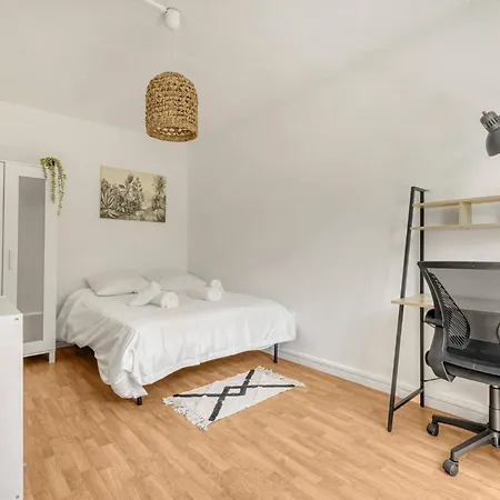 Appartement Grand - Parking Gratuit - Metro A 100m