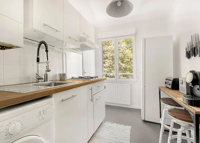 Grand - Parking Gratuit - Metro A 100m Appartement *