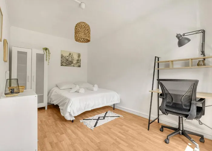 Appartement Grand - Parking Gratuit - Metro A 100m